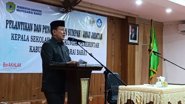 Wabup Yulianus Weng Lantik 25 Kepala Sekolah di Mabar, Tegaskan Sesuai Aturan