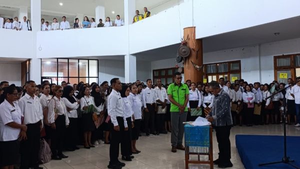 Penyerahan SK PPPK Paruh Kabupaten Manggarai Barat