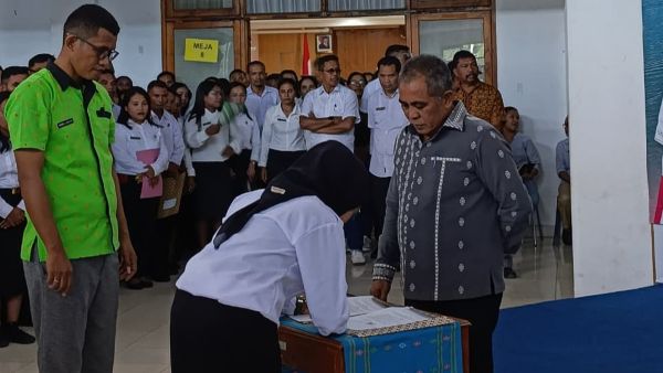 Penyerahan SK PPPK Paruh Kabupaten Manggarai Barat