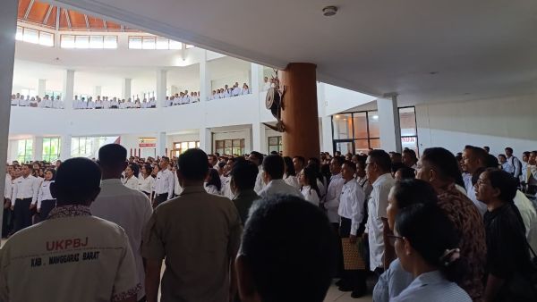 Penyerahan SK PPPK Paruh Kabupaten Manggarai Barat