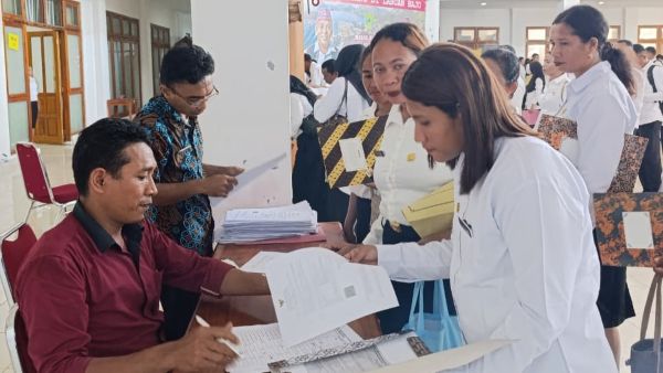 Penyerahan SK PPPK Paruh Kabupaten Manggarai Barat