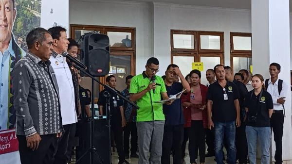 Penyerahan SK PPPK Paruh Kabupaten Manggarai Barat